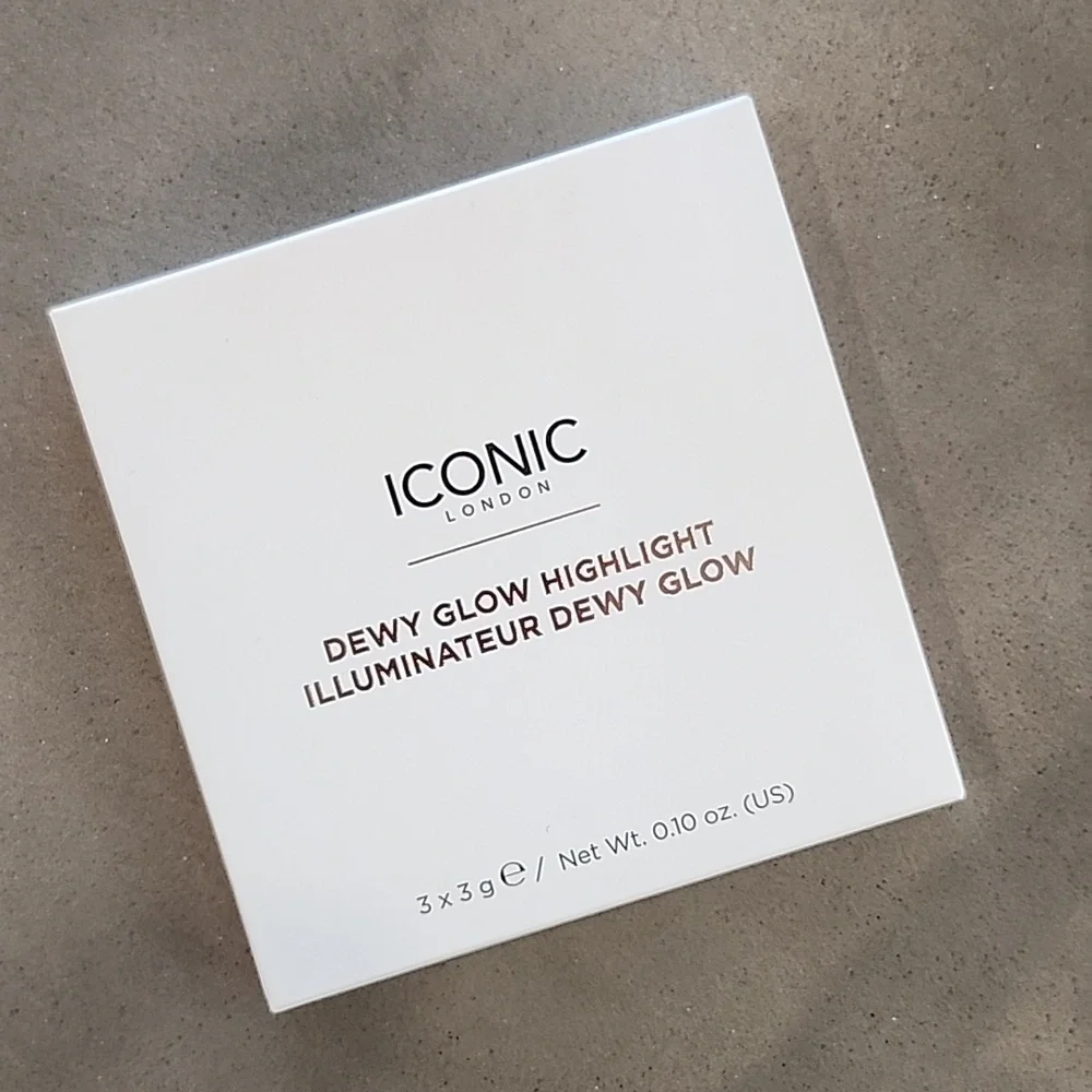 ICONIC London Dewy Glow Highlight Compact